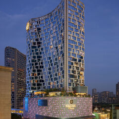 Отель The Langham, Shanghai, Xintiandi фасад