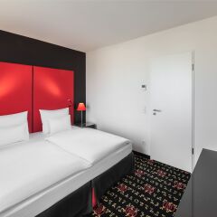 Отель Holiday Inn Munich - Westpark 4* Представительский люкс