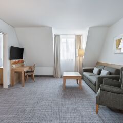 Отель Holiday Inn Nürnberg City Centre 4* Люкс с различными типами кроватей