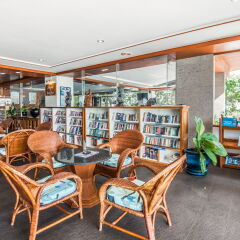 Andaman Beach Suites Hotel библиотека