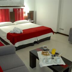 Отель Ciutat De Girona 4* Улучшенный номер с различными типами кроватей