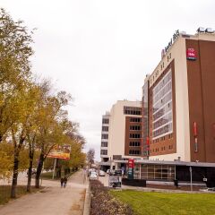 Гостиница IBIS Самара вид на фасад