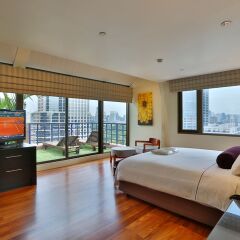Siri Sathorn Hotel 4* Люкс с различными типами кроватей