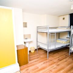 Отель Kensal Green Backpackers 1 Кровать в женском общем номере с двухъярусной кроватью
