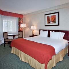 Holiday Inn Express Hotel & Suites Hinton 2* Стандартный номер с различными типами кроватей