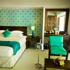 Отель Adaaran Select Hudhuranfushi 4* Улучшенная вилла