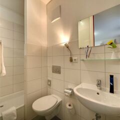 Отель mk hotel münchen max-weber-platz Германия, Мюнхен - 1 отзыв об отеле, цены и фото номеров - забронировать отель mk hotel münchen max-weber-platz онлайн ванная фото 3