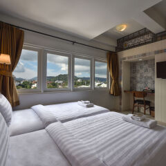 Hotel October комната для гостей