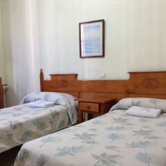 Отель Hostal Nilo Номер с общей ванной комнатой с различными типами кроватей (общая ванная комната) фото 2