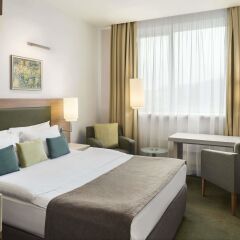 Гостиница Рамада Екатеринбург (Ramada Yekaterinburg) 5* Улучшенный номер с различными типами кроватей