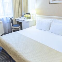Гостиница Астон 4* Стандартный номер с двуспальной кроватью