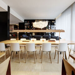 Отель citizenM Schiphol Airport вестибюль фото 2
