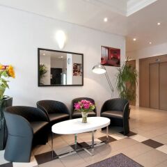 Отель Aparthotel Adagio access Vanves Porte de Versailles лобби