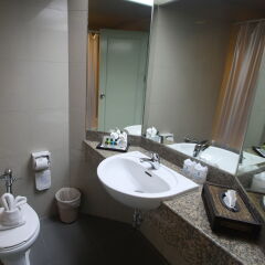 Phuket Merlin Hotel 3* Улучшенный номер с различными типами кроватей фото 5
