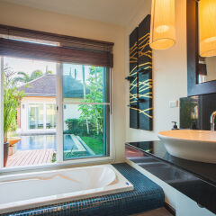 Отель Two Villas Holiday Oriental Style Layan Beach ванная фото 3