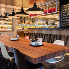 Отель citizenM Schiphol Airport обед