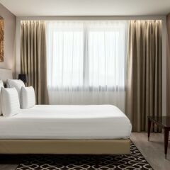 AC Hotel Paris Porte Maillot by Marriott 4* Улучшенный номер с различными типами кроватей