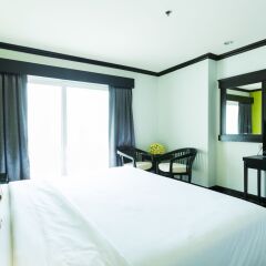 Отель Jomtien Thani 4* Улучшенный номер
