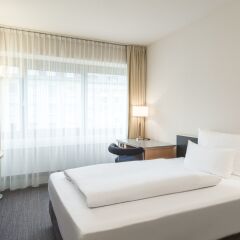 Отель NH Düsseldorf City 4* Стандартный номер с разными типами кроватей