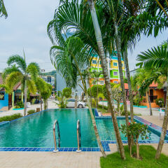 Отель Phaithong Sotel Resort открытый бассейн