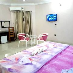 Отель Nue-Crest Hotels And Suites 3* Люкс