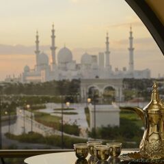 Отель The Ritz-Carlton Abu Dhabi, Grand Canal 5* Представительский люкс с различными типами кроватей