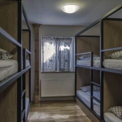 Hostel One Miru Кровать в общем номере с двухъярусной кроватью