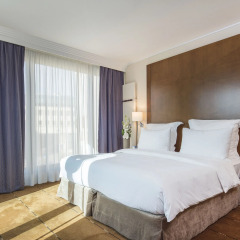 Отель Warwick Geneva 4* Стандартный семейный номер с различными типами кроватей