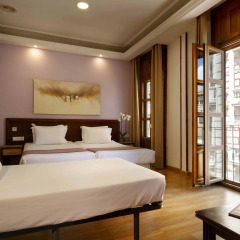 Отель Triunfo Granada 4* Стандартный семейный номер с различными типами кроватей фото 2