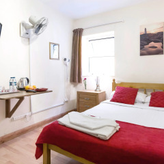 The Bridge Hotel London 3* Стандартный номер с двуспальной кроватью (общая ванная комната)