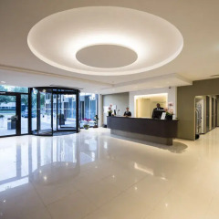 Ozo Hotel вестибюль
