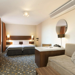 Hotel Opera 4* Стандартный семейный номер с двуспальной кроватью