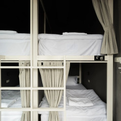 Issara by d Hostel Кровать в общем номере с двухъярусной кроватью