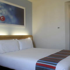 Отель Travelodge Barcelona Poblenou Стандартный номер с различными типами кроватей фото 8