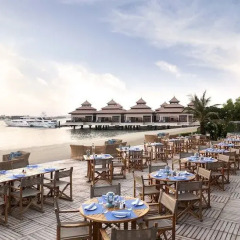 Отель Anantara The Palm Dubai Resort столовая на открытом воздухе