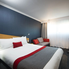 Отель Holiday Inn Express Glasgow City Centre Riverside 3* Стандартный номер с разными типами кроватей