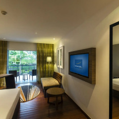 Отель Novotel Phuket Karon Beach Resort and Spa 4* Улучшенный номер разные типы кроватей фото 4