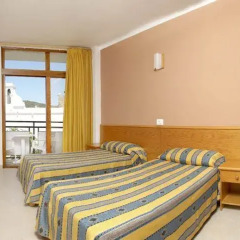 Отель Apartamentos Tramuntana Апартаменты с различными типами кроватей фото 13