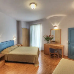 Iniohos Hotel комната для гостей