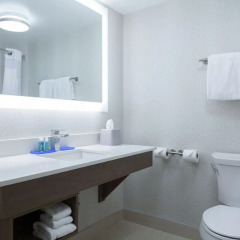 Отель Holiday Inn Express & Suites Charlottetown ванная