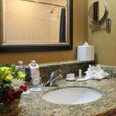 Отель Courtyard By Marriott Cancun Airport Мексика, Канкун - отзывы, цены и фото номеров - забронировать отель Courtyard By Marriott Cancun Airport онлайн раковина ванной комнаты