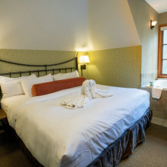 Отель Banff Caribou Lodge and Spa 3* Люкс с различными типами кроватей