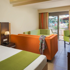 Mistral Hotel 5* Стандартный семейный номер с двуспальной кроватью