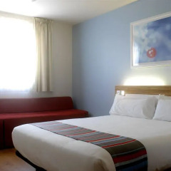Отель Travelodge Barcelona Poblenou Стандартный номер с различными типами кроватей фото 4