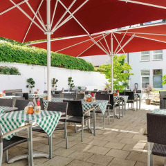 Отель ibis Muenchen City Nord столовая на открытом воздухе