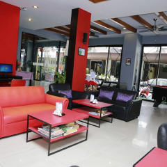 Отель PJ Patong Resortel лобби