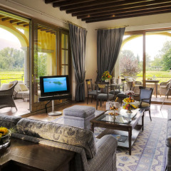 Отель Castello del Sole Beach Resort & SPA лобби
