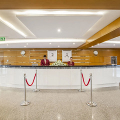 Golden Sands Hotel Apartments ресепшен