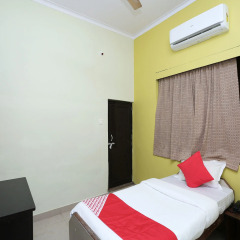 OYO 14711 Hotel Natraj 2* Стандартный номер с различными типами кроватей