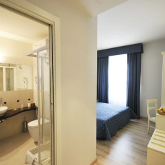 Hotel Azzi 3* Стандартный номер с двуспальной кроватью